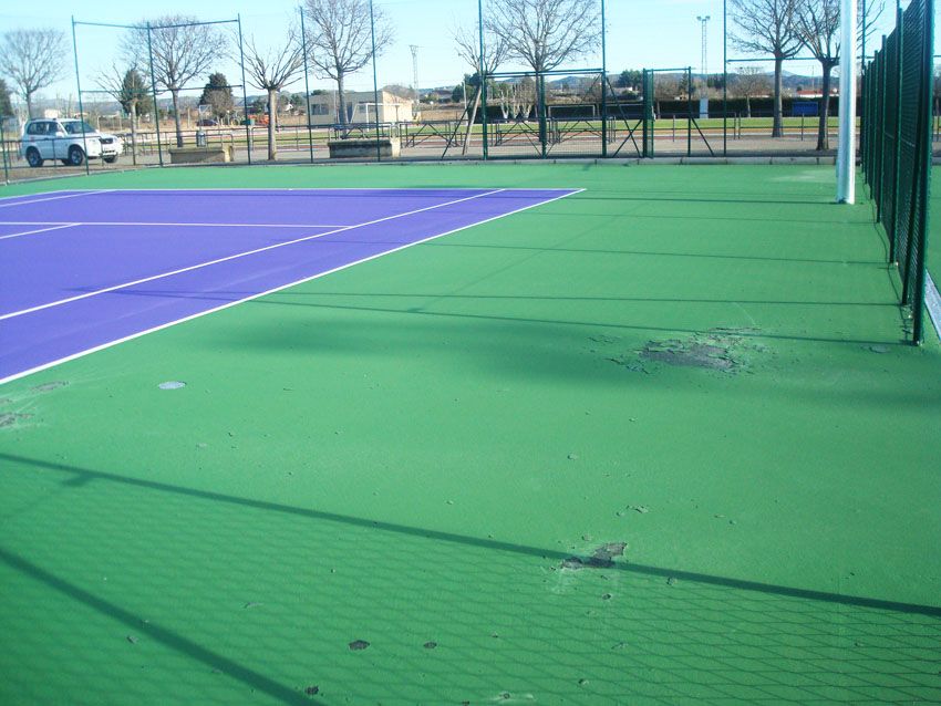 Aparecen deficiencias en las nuevas pistas de tenis de Binéfar
