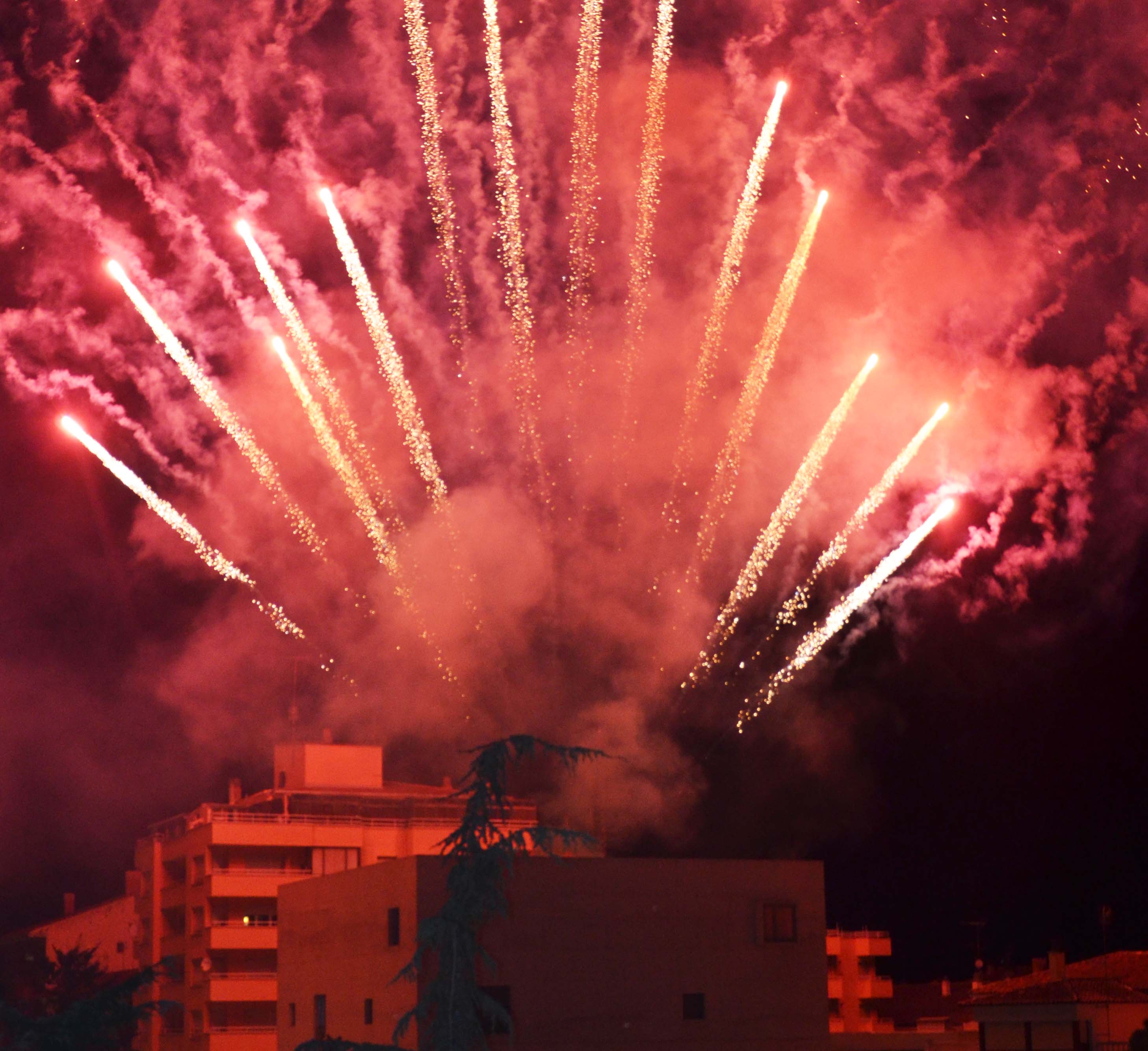 Las Fiestas de Binéfar cierran edición a ritmo de unos renovados fuegos artificiales